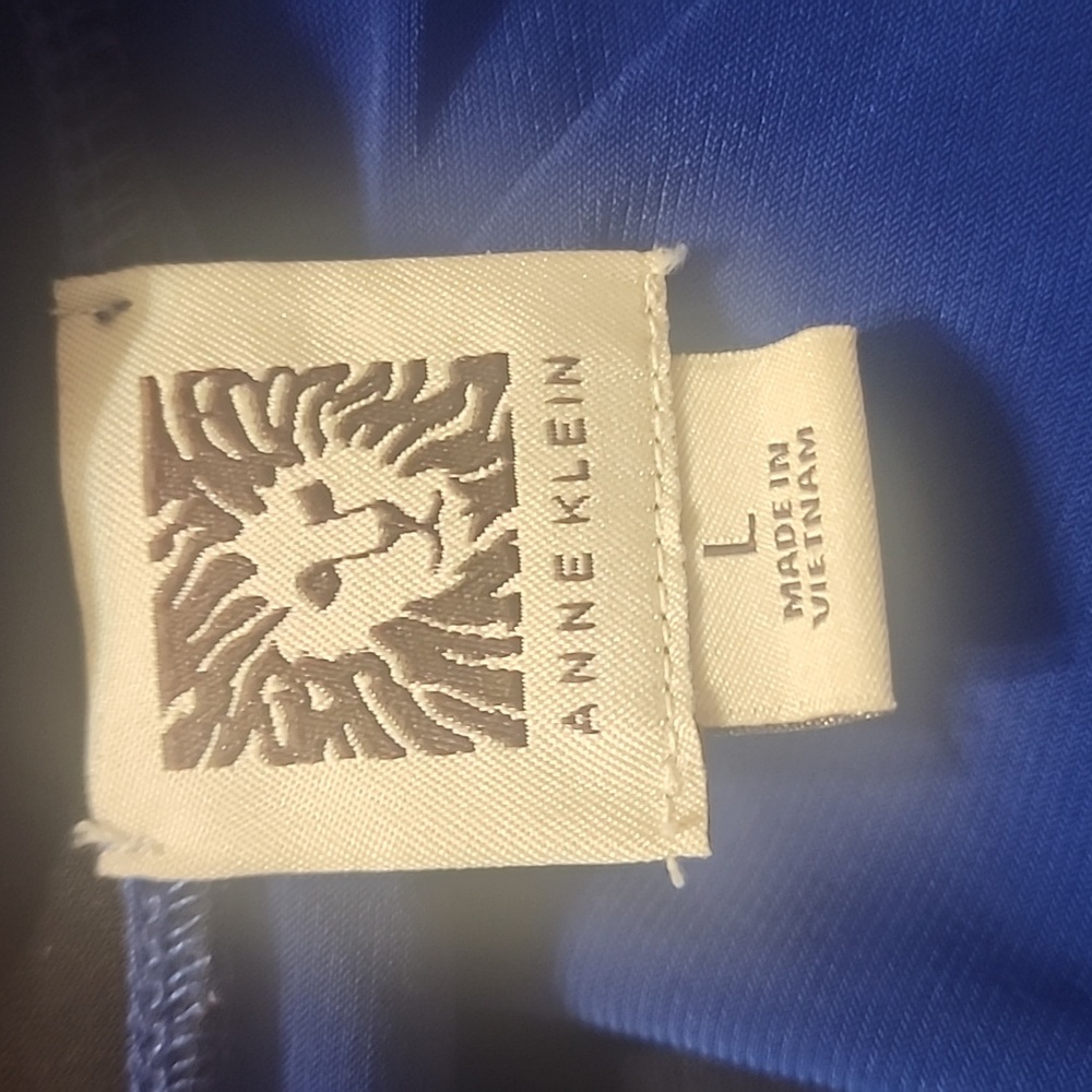 Anne Klein Back Button Top - Picture 4 of 5